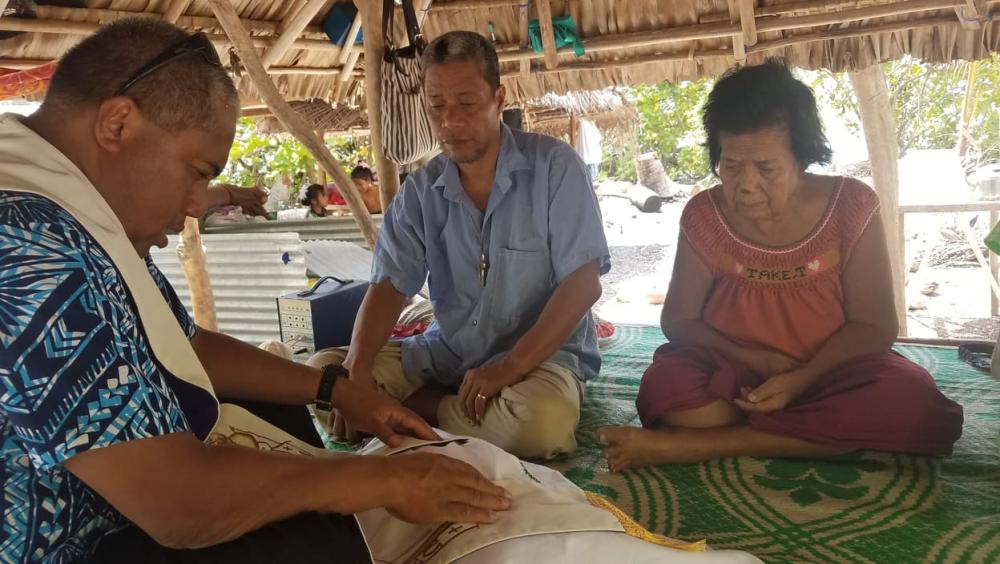 Fr Willie Lee visiting the sick in Kuria - Photo: Fr Willie Lee
