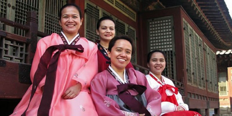 Arlene with other lay missionaries in Korea - Photo Arlene Villahermosa.jpg
