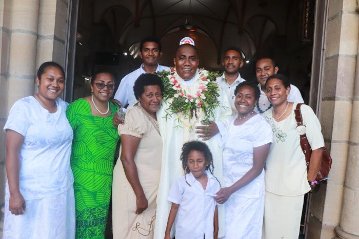 Fr Aminiasi Ravuwai with some of his siblings