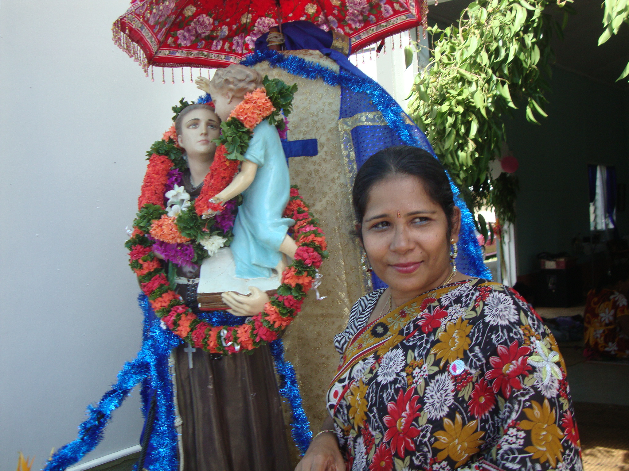 An Indo-Fijian lady with the statue of St Anthony - Photo: Fr Frank Hoare