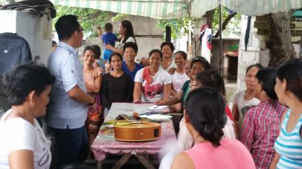 Two Columban seminarians sharing the Bible with women at the cemetery. - Photo:Fr Felisiano Fatu SSC