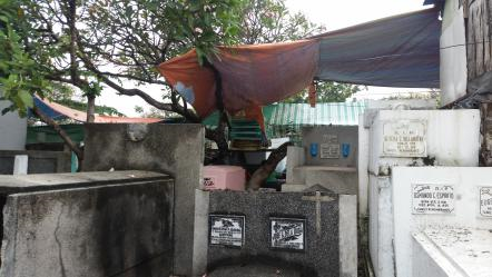 The makeshift houses at the public cemetery in Manila - Photo:Fr Felisiano Fatu SSC