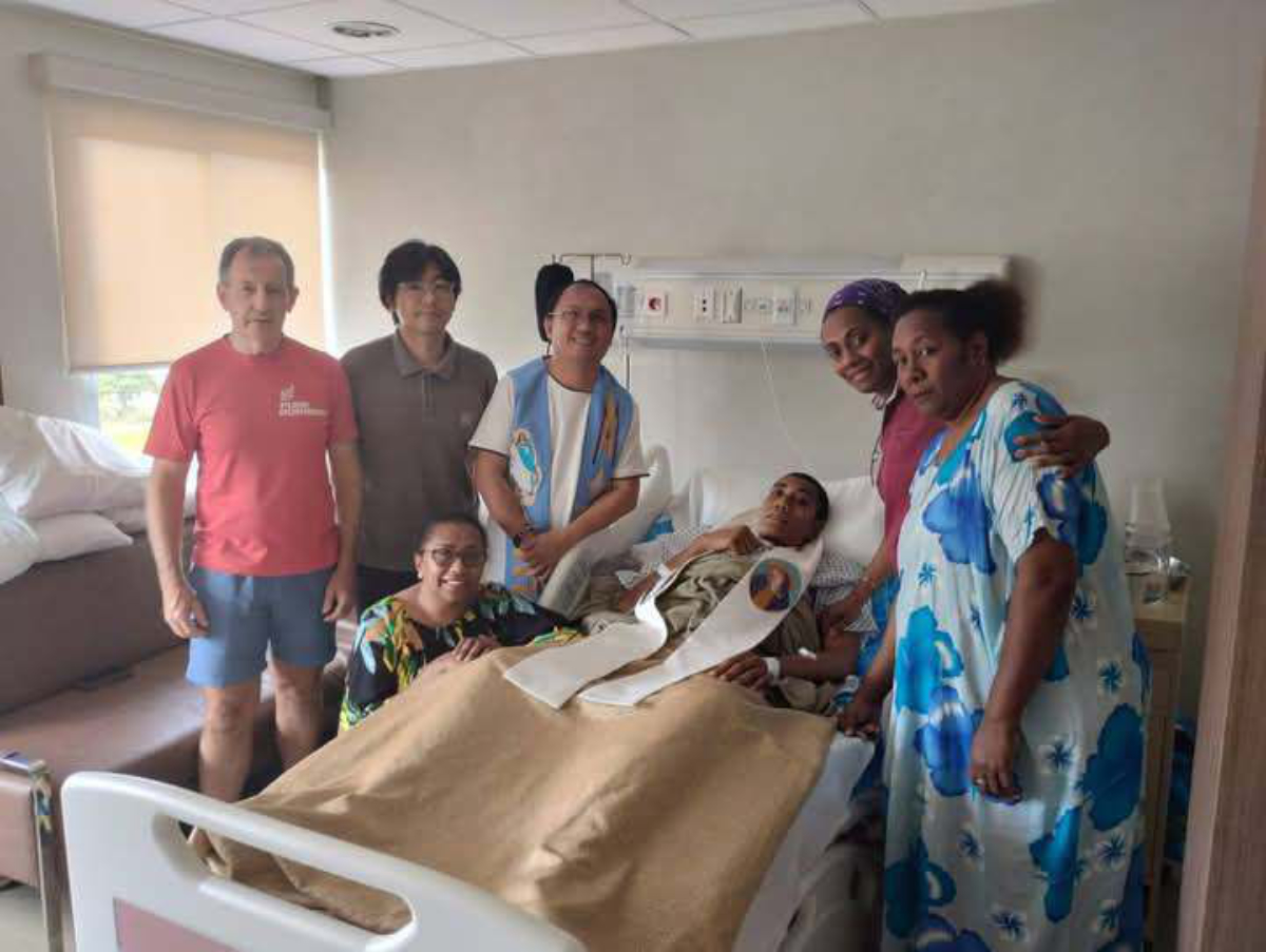 Fellow Columbans and family members with Aminiasi in the hospital. Photo: Erl Dylan Tabaco