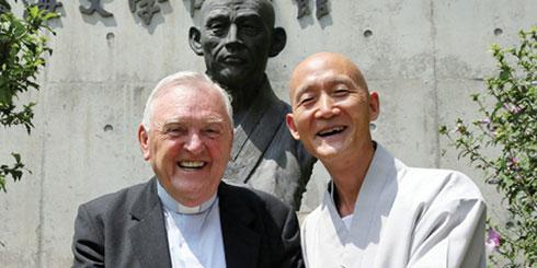 (Left) Columban Fr Noel O’Neill, a recipient of the Manhae International Award in South Korea, an award previously bestowed upon Nelson Mandela and the Dalai Lama, has been working in South Korea since his ordination in 1957 and founded the Rainbow Community which offers services to people with intellectual disabilities. (Right) Ven Pomnyun Sunim, founder and guiding Zen master of Jungto Society. 