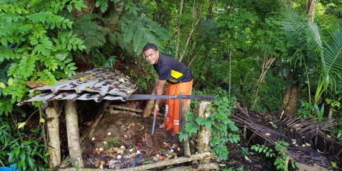 Elia Veli working on the decompose pit